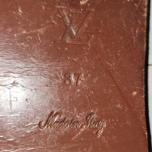 Louis Vuitton Escale Palma Flat Thong Sandals - Picture 3 of 5